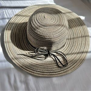 Royal Resortwear Light Brown Wide Brim Straw Sun Hat w. Bow Tie